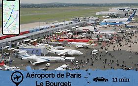 Smart House Airport Cdg, Asterix